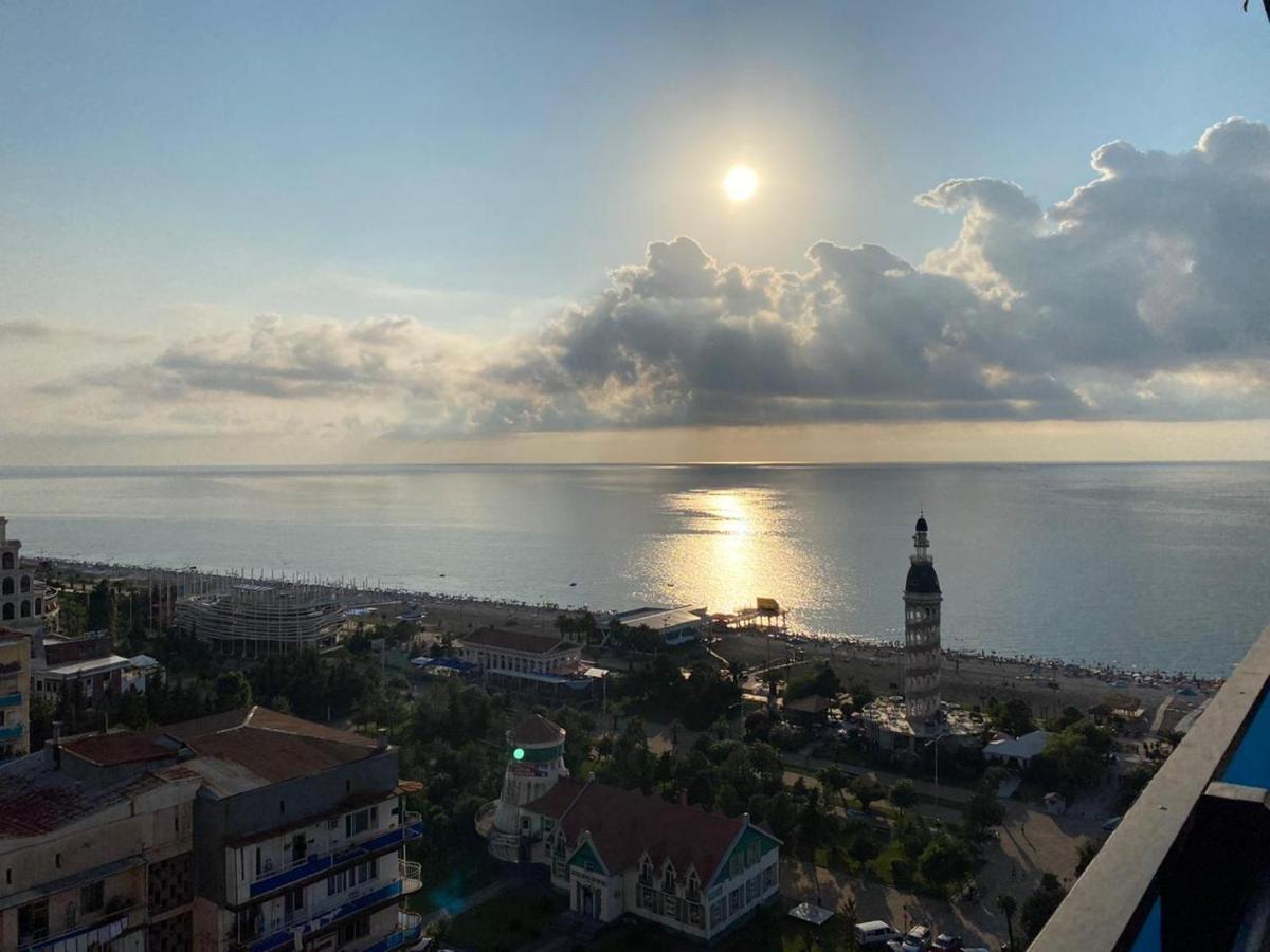 Sea View Apart-Hotel Orbi Twin Towers 1413 บาทูมิ ภายนอก รูปภาพ